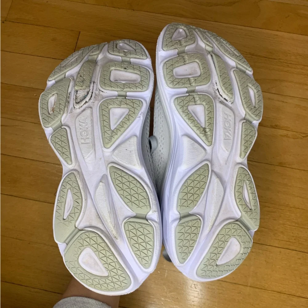 Hoka Bondi 8 Women's Sneakers in Gray - Size 8.5 Wide